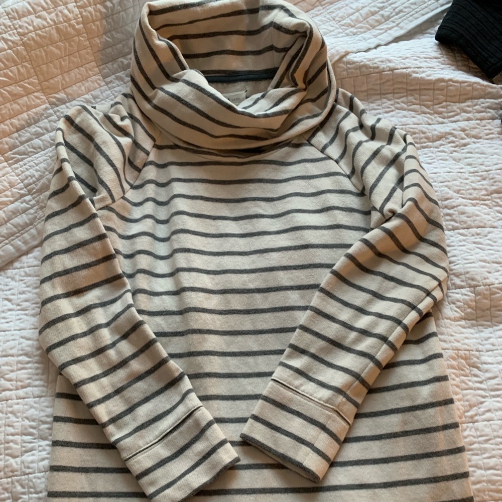 Lou and grey cowl neck fleece pullover